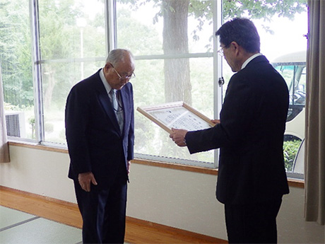 向原前取締役に感謝状