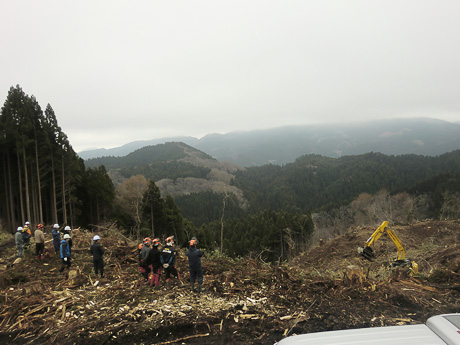 自走式木材破砕機の活用普及研修会の開催